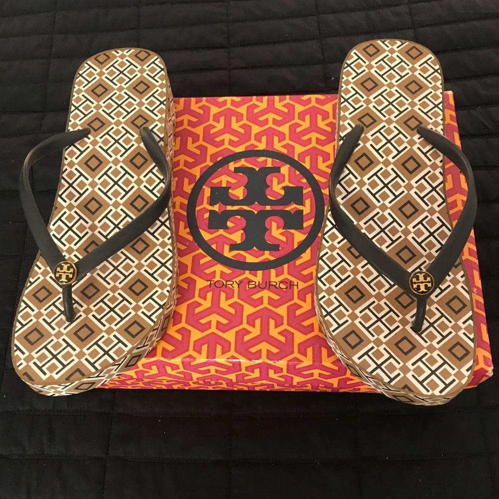 LIKE NEW - Tory Burch Printed Platform Flip-Flops